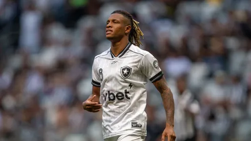 Danilo jogador do Botafogo durante partida contra o Atletico-MG no estadio Arena MRV pelo campeonato Brasileiro A 2026. Foto: Fernando Moreno/AGIF