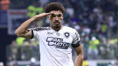 Adryelson jogador do Botafogo comemora seu gol durante partida contra o Palmeiras no estadio Arena Allianz Parque pelo campeonato Brasileiro A 2024. Foto: Marcello Zambrana/AGIF
