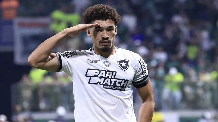 Adryelson jogador do Botafogo comemora seu gol durante partida contra o Palmeiras no estadio Arena Allianz Parque pelo campeonato Brasileiro A 2024. Foto: Marcello Zambrana/AGIF