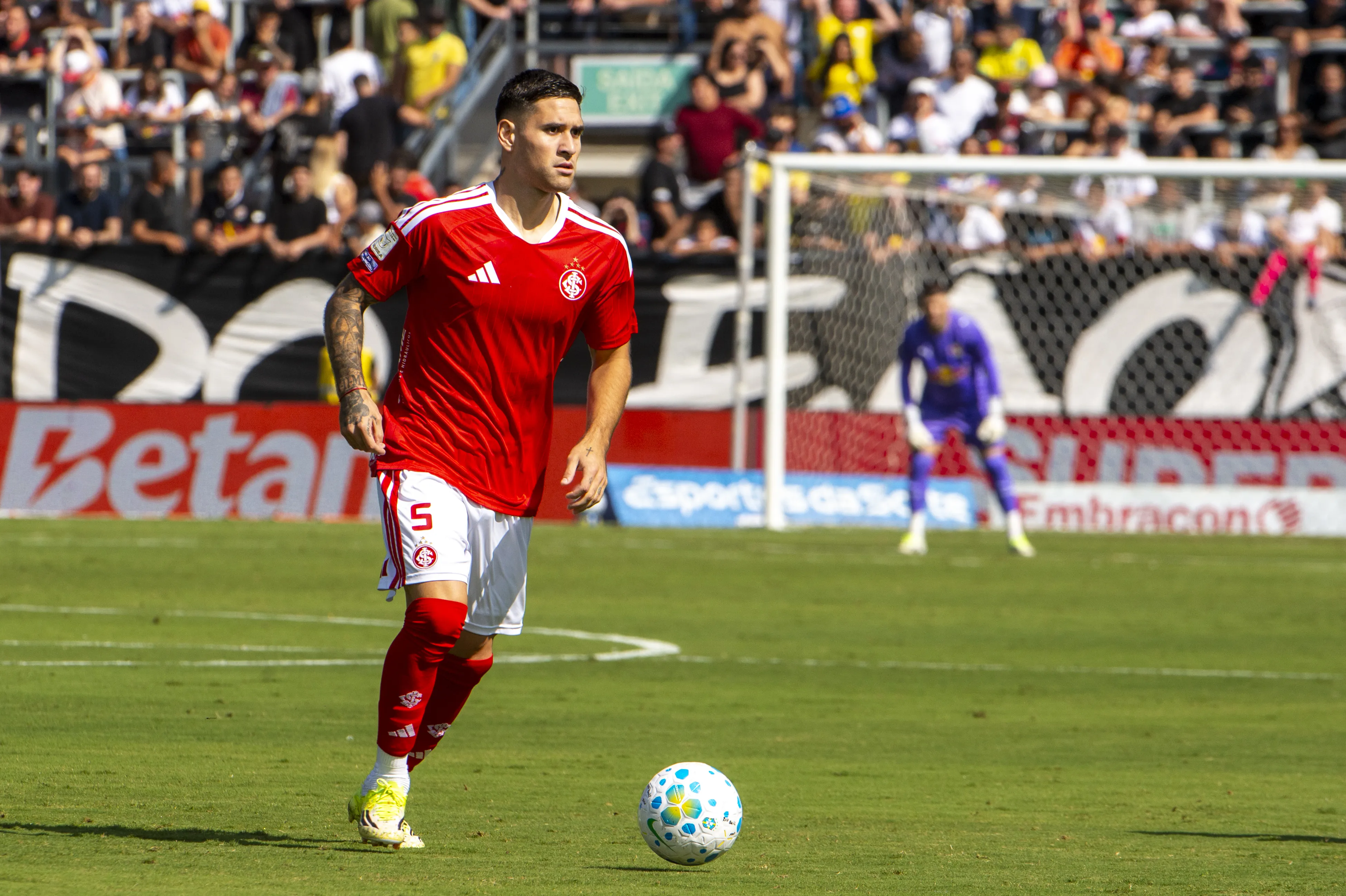 SP – BRAGANCA PAULISTA – 31/05/2026 – BRASILEIRO A 2026, BRAGANTINO X INTERNACIONAL – Villagra jogador do Internacional durante partida contra o Bragantino no estadio Cicero De Souza Marques pelo campeonato Brasileiro A 2026. Foto: Anderson Romao/AGIF