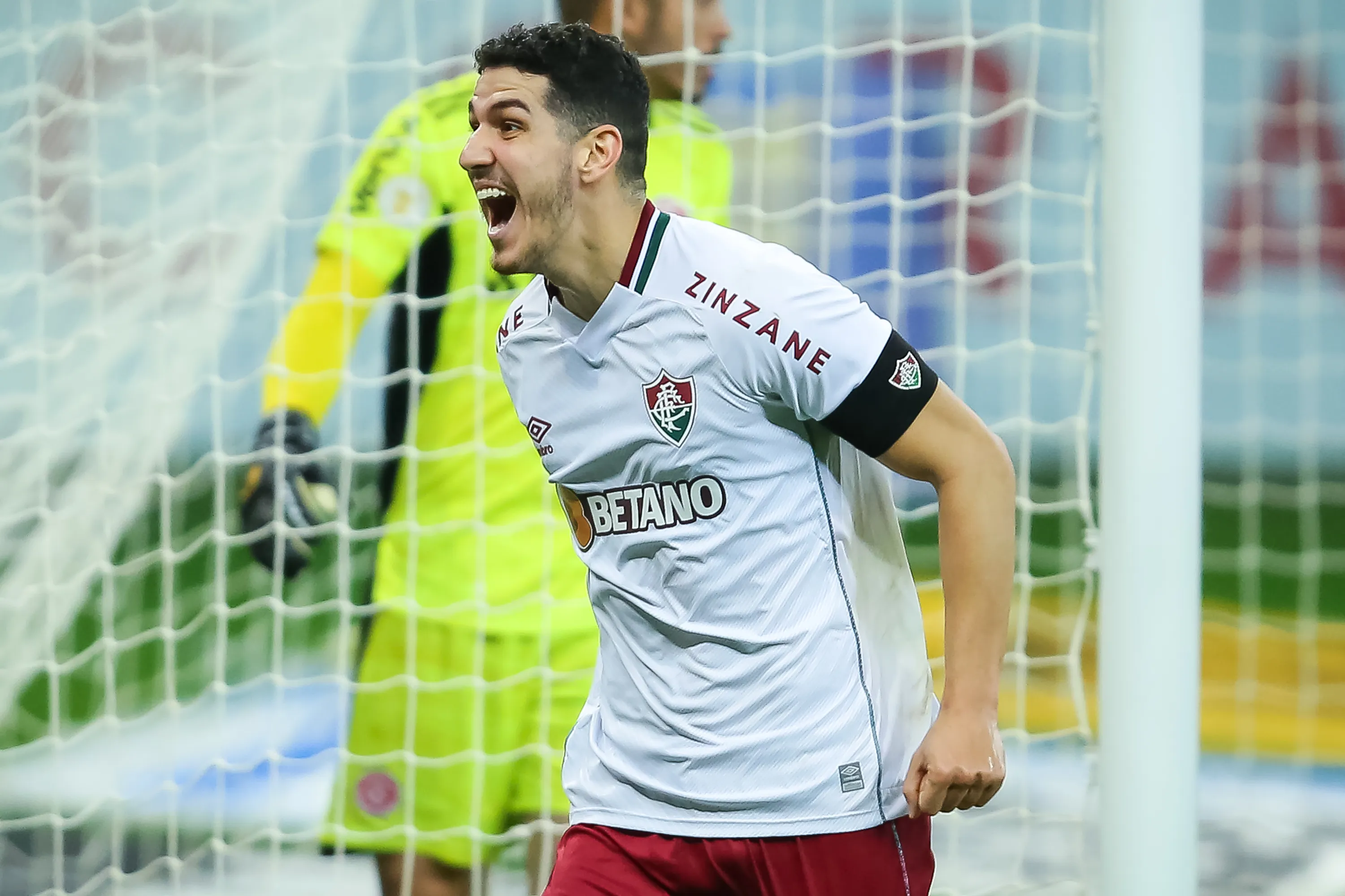 Nino jogador do Fluminense comemora seu gol durante partida contra o Internacional no estadio Beira-Rio pelo campeonato Brasileiro A 2021. Foto: Pedro H. Tesch/AGIF