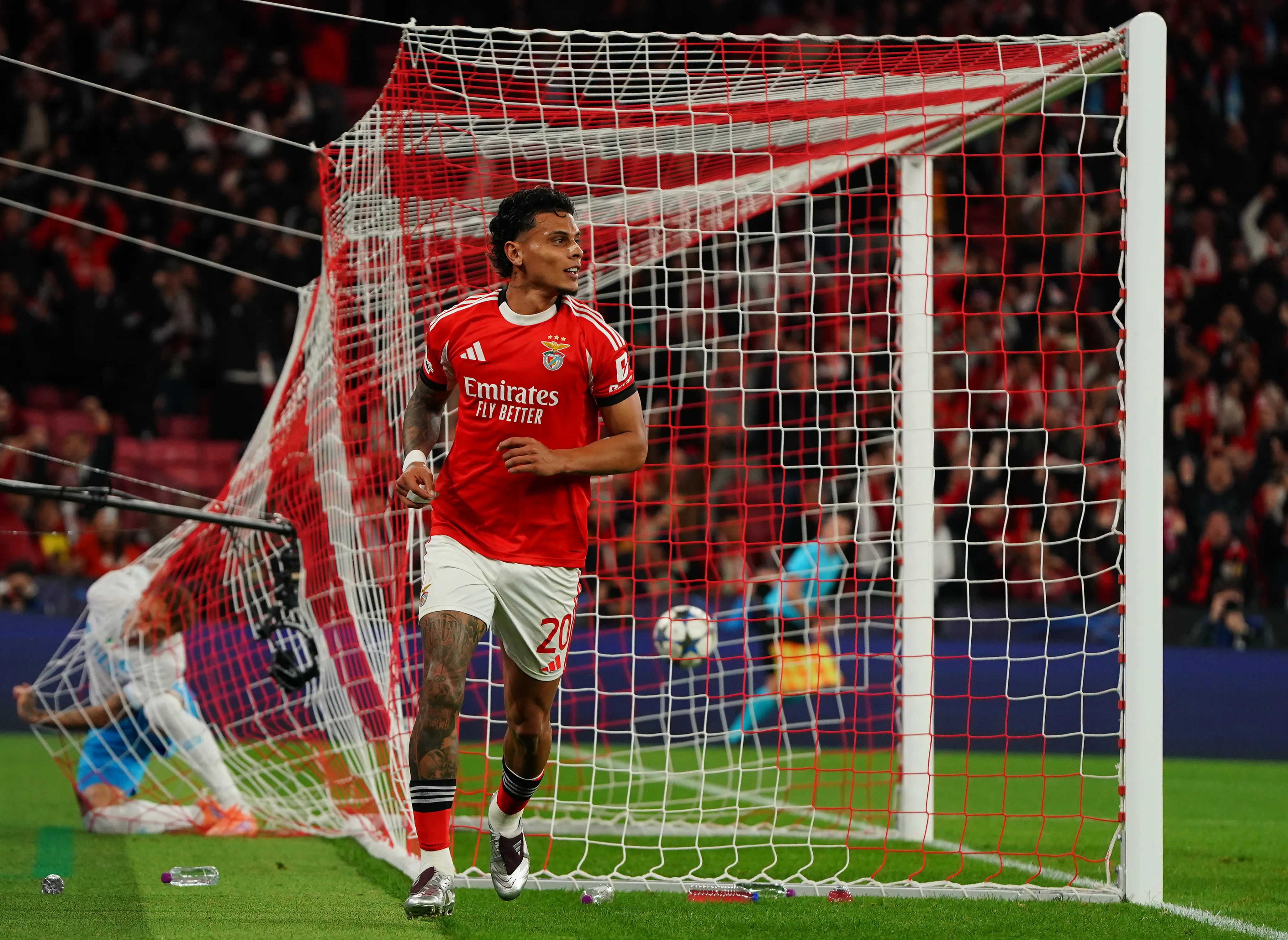 Richard Ríos, ex-Palmeiras, em ação pelo Benfica. Foto: Gualter Fatia/Getty Images