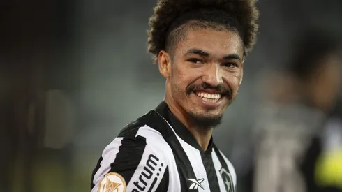 Internacional consulta Adryelson, ex-Botafogo
