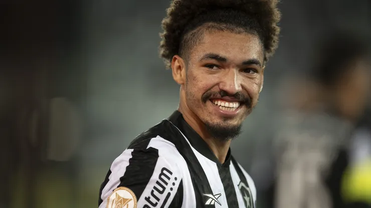 Internacional consulta Adryelson, ex-Botafogo