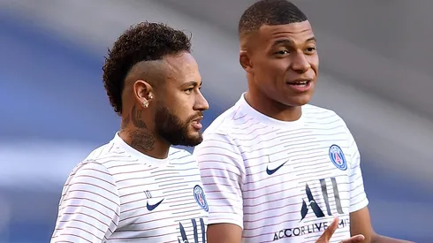 Neymar e Mbappé durante treinamento do PSG em 2020.