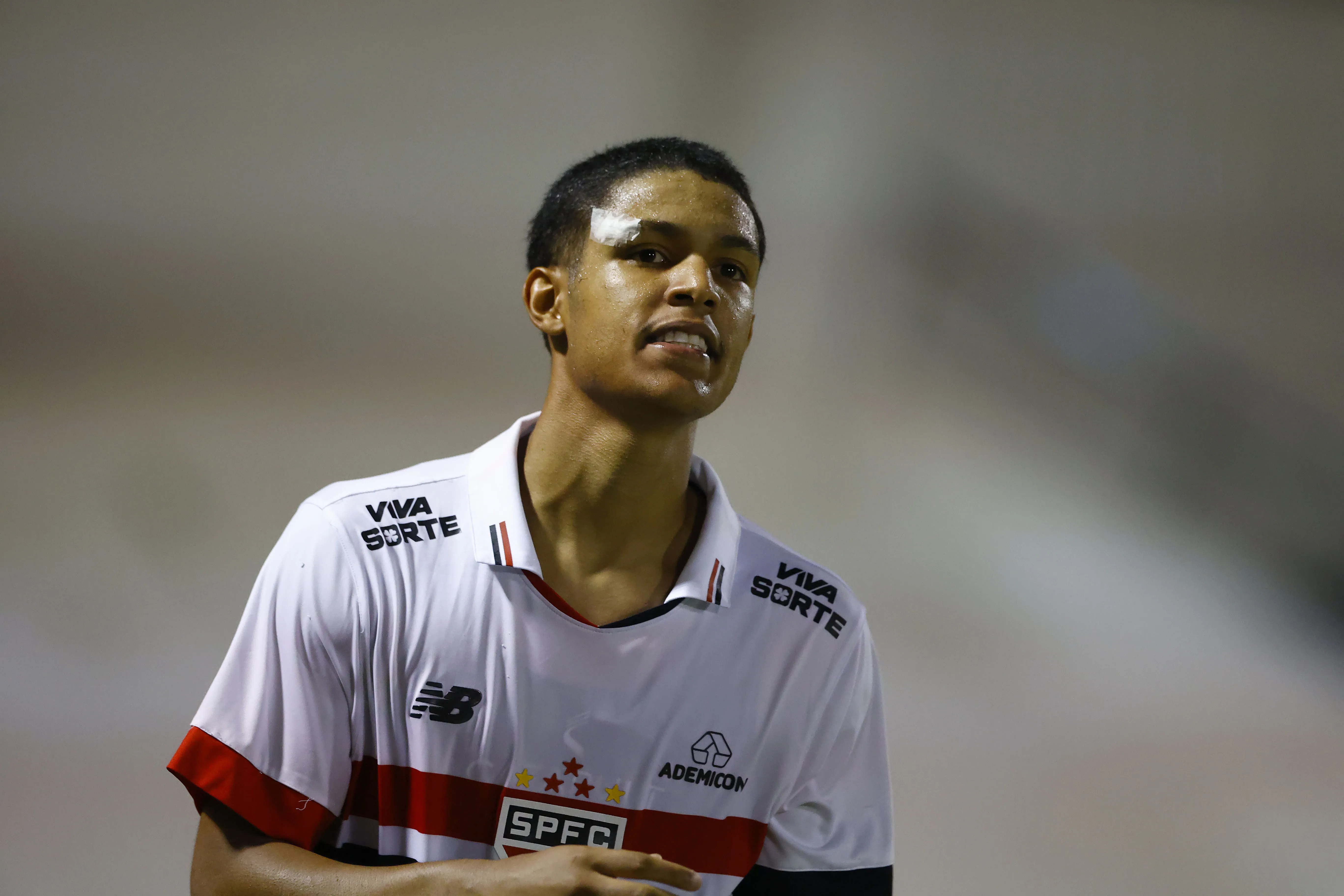 Ryan Francisco jogador do Sao Paulo comemora seu gol durante partida contra o Criciuma no estadio Fonte Luminosa pelo campeonato Copa Sao Paulo 2025. Foto: Thiago Calil/AGIF
