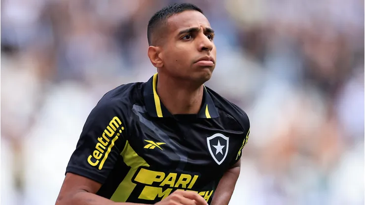 Victor Sa of Botafogo looks on during a Campeonato Carioca 2024 match between Botafogo and Vasco Da Gama at Nilton Santos Stadium on February 18, 2024 in Rio de Janeiro, Brazil. (Photo by Buda Mendes/Getty Images)