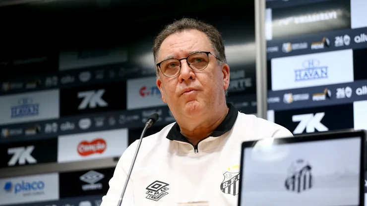 O presidente Marcelo Teixeira durante coletiva oficial em coletiva de imprensa realizada no Vila Belmiro. Foto: Mauricio De Souza/AGIF