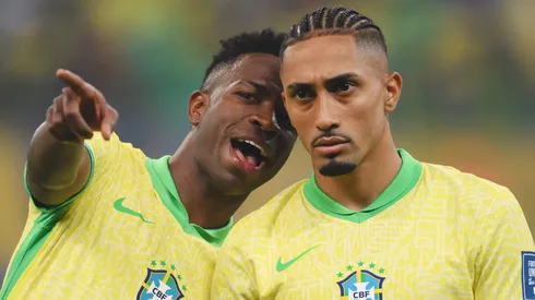 Vinicius Junior and Raphinha of Brazil talk as they line up prior to the South American FIFA World Cup 2026 Qualifier match between Brazil and Uruguay at Arena Fonte Nova on November 19, 2024 in Salvador, Brazil. (Photo by Pedro Vilela/Getty Images)