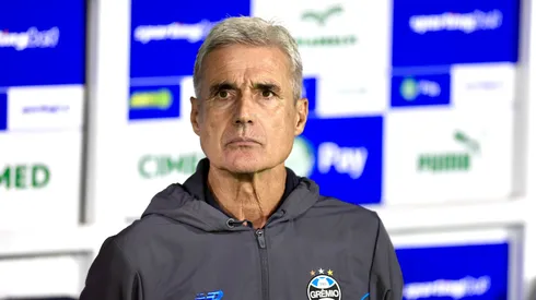 Luís Castro técnico do Grêmio durante partida contra o Palmeiras no estádio Arena Barueri pelo campeonato Brasileiro A 2026. Foto: Marcello Zambrana/AGIF