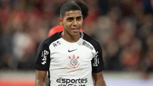 Gui Negao jogador do Corinthians comemora seu gol durante partida contra o Athletico-PR no estadio Arena da Baixada pelo campeonato Copa Do Brasil 2025.