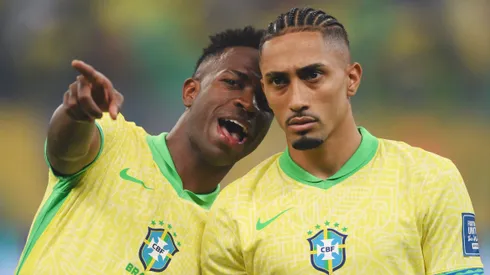 Vini e Raphinha foram criticados por Neto na Seleção Brasileira.