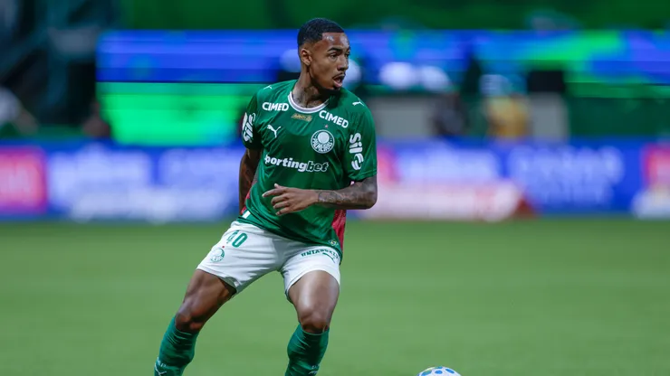 Allan jogador do Palmeiras durante partida contra o Santos no estadio Arena Allianz Parque pelo campeonato Brasileiro A 2026.