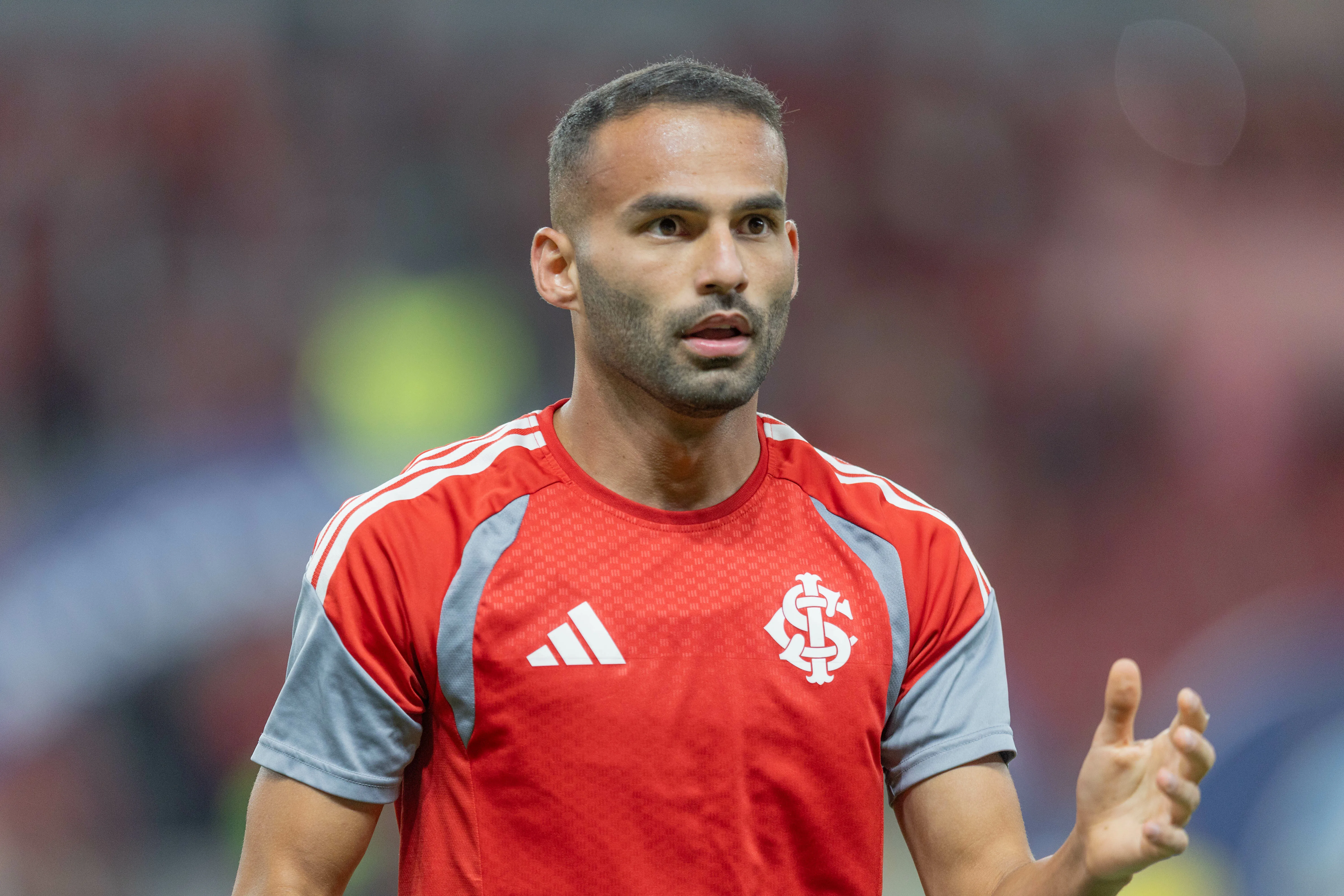 Thiago Maia jogador do Internacional durante partida contra o Gremio no estadio Beira-Rio pelo campeonato Brasileiro A 2026. Foto: Liamara Polli/AGIF
