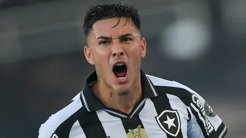 Mateo Ponte durante confronto contra o Fortaleza no Brasileirão de 2025.