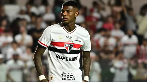 SP - SANTOS - 05/11/2025 - BRASILEIRO A 2025, SAO PAULO X FLAMENGO - Arboleda jogador do Sao Paulo durante partida contra o Flamengo no estadio Vila Belmiro pelo campeonato Brasileiro A 2025. Foto: Jota Erre/AGIF