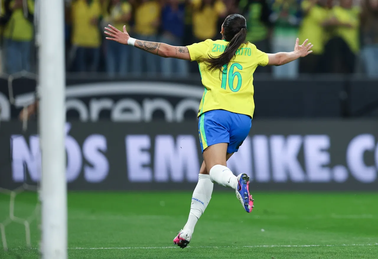 Bia Zaneratto comemorando o gol pela Seleção Feminina – Foto: Lívia Villas Boas/Staff Images
