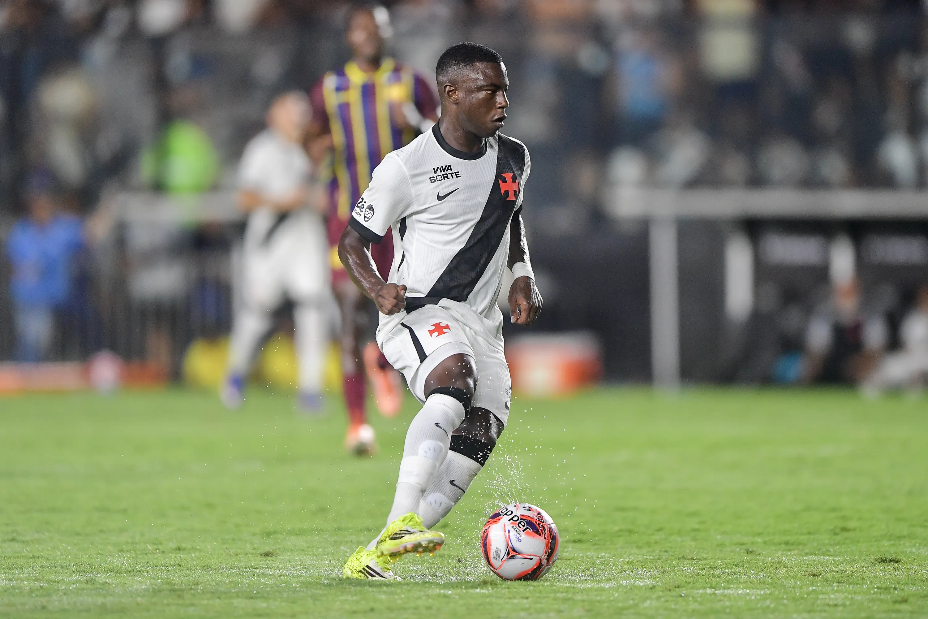 Marino Hinestroza, jogador do Vasco, durante partida contra o Madureira – Foto: Thiago Ribeiro/AGIF