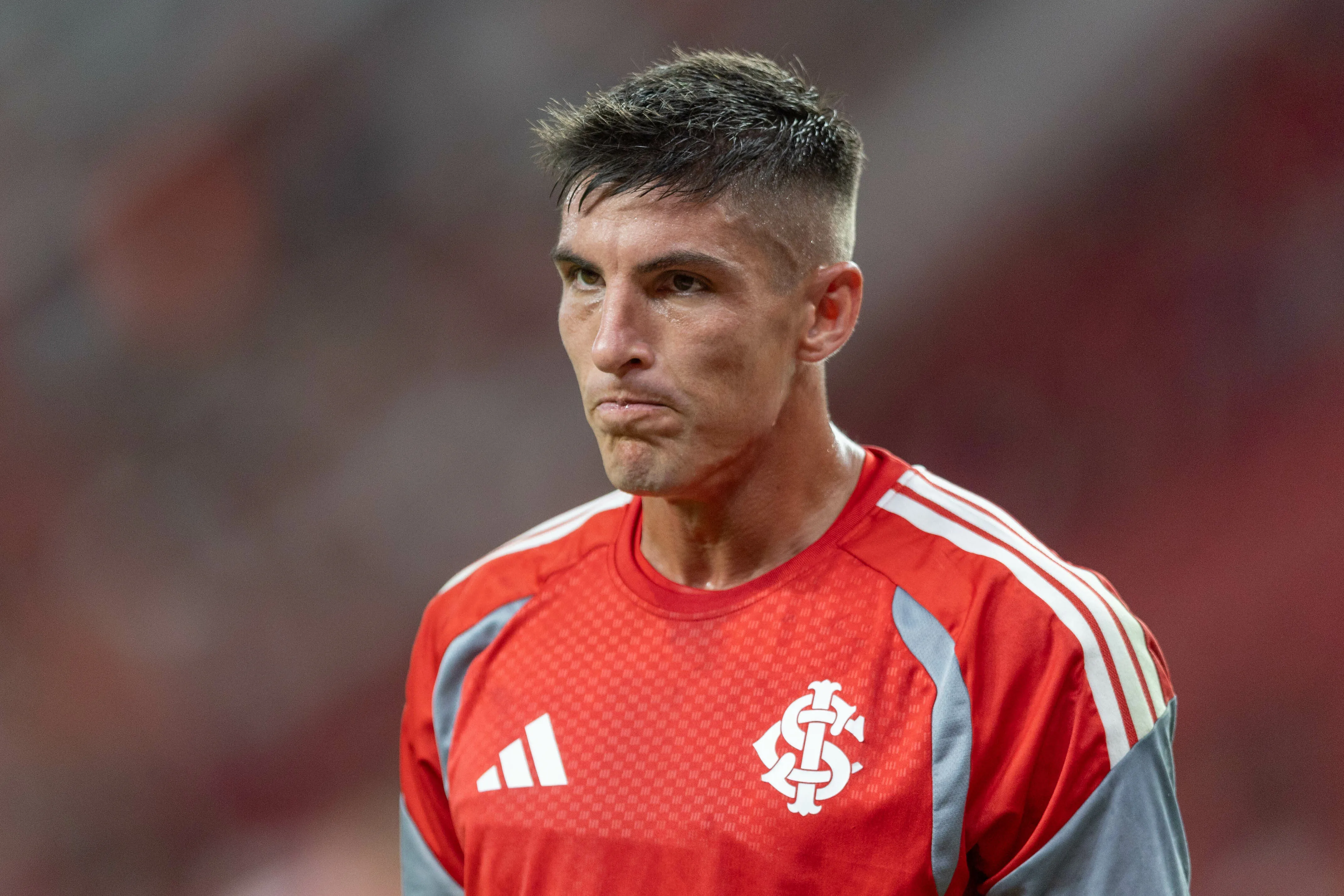 Rochet durante partida contra o Grêmio no Beira-Rio pelo Campeonato Brasileiro 2026. Foto: Liamara Polli/AGIF.