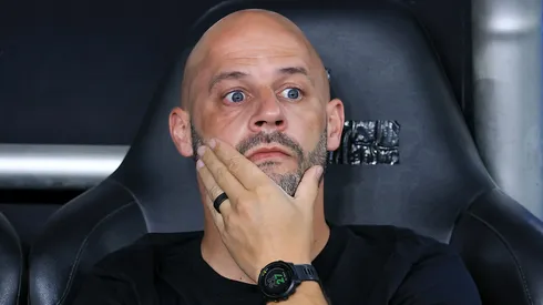 Franclim Carvalho, head coach of Botafogo looks on prior to the match between Botafogo and Racing Club as part of Copa CONMEBOL Sudamericana 2026 at Estadio Olímpico Nilton Santos on May 06, 2026 in Rio de Janeiro, Brazil. (Photo by Buda Mendes/Getty Images)
