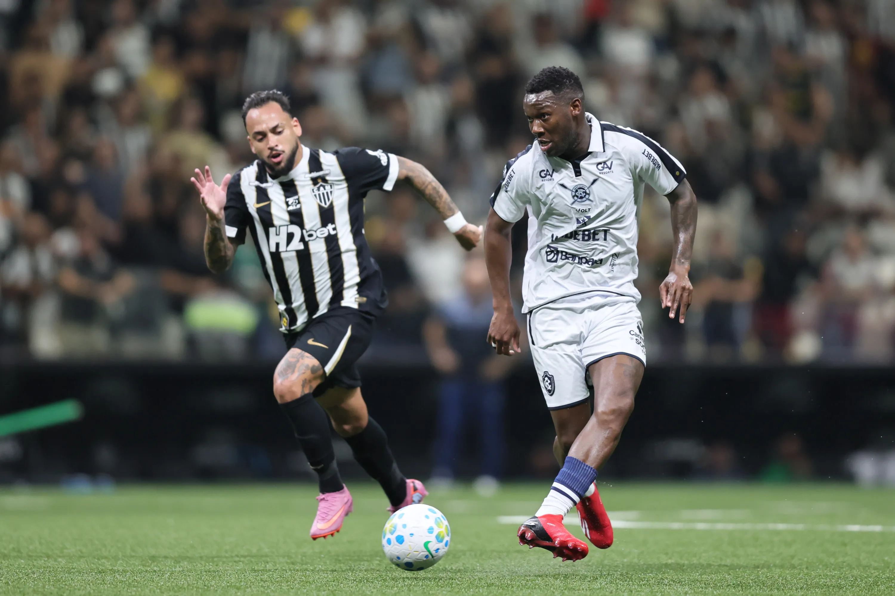Patrick de Paula jogador do Remo durante partida contra o Atletico no estadio Arena MRV pelo campeonato Brasileiro A 2026. Foto: Gilson Lobo/AGIF