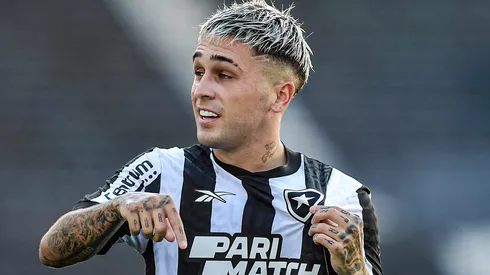 Diego Hernandez jogador do Botafogo comemora seu gol durante partida contra o Audax no estadio Engenhao pelo campeonato Carioca 2024. Foto: Thiago Ribeiro/AGIF