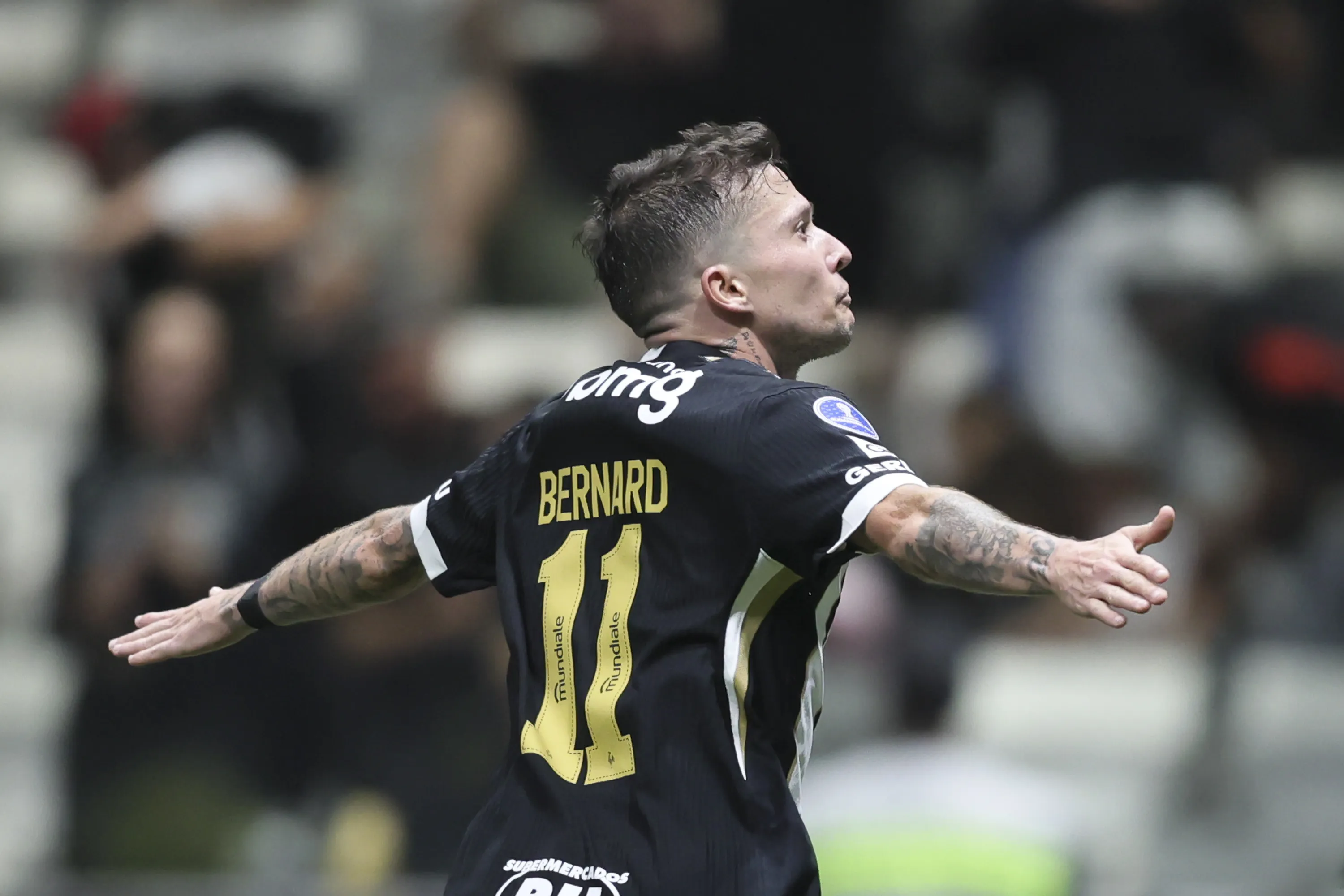 Bernard jogador do Atletico-MG comemora seu gol durante partida contra o Puerto Cabello no estadio Arena MRV pelo campeonato Copa Sul-Americana 2026. Foto: Gilson Lobo/AGIF