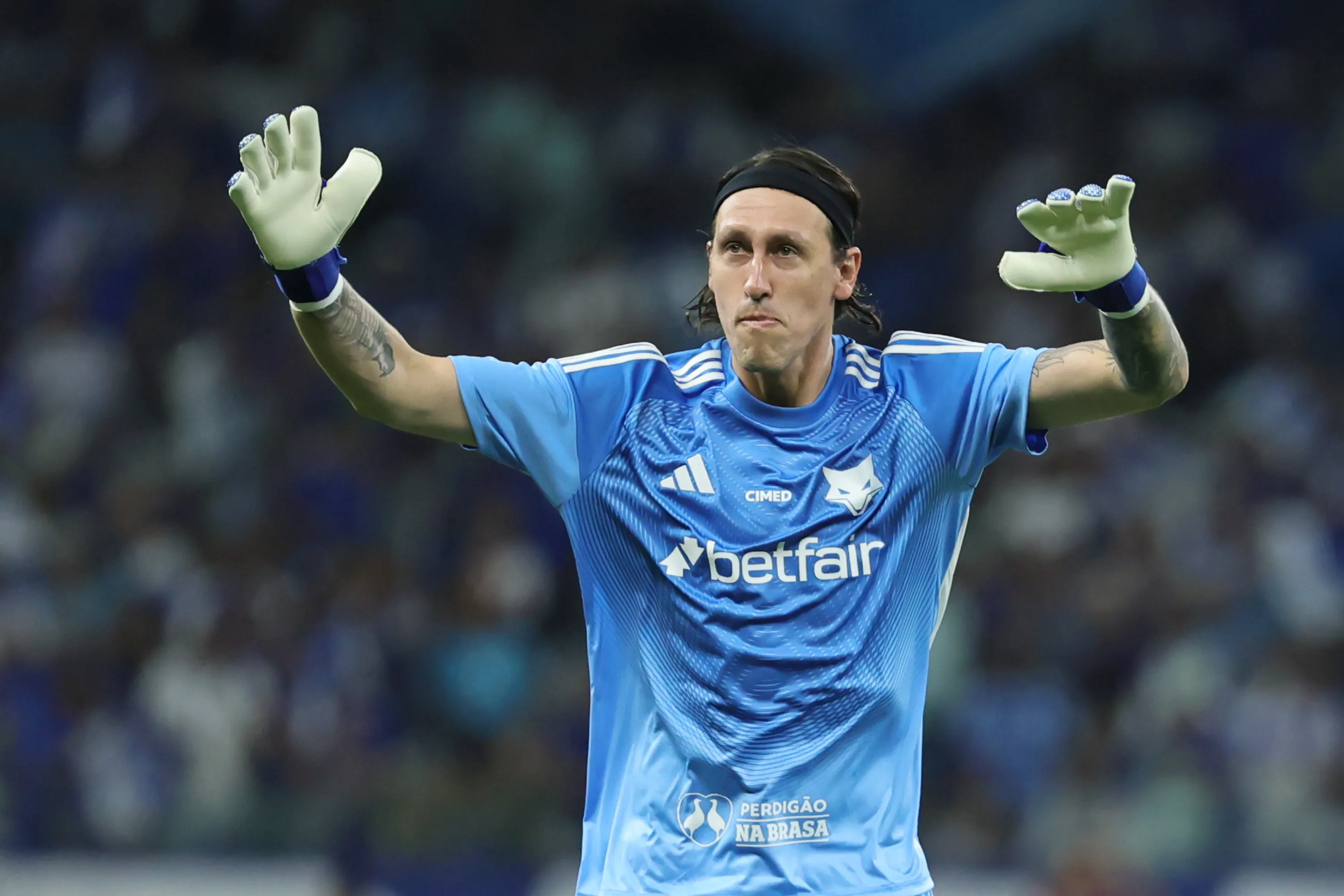 Cassio jogador do Cruzeiro durante aquecimento antes da partida contra o Corinthians no estadio Mineirao pelo campeonato Copa Do Brasil 2025. Foto: Gilson Lobo/AGIF