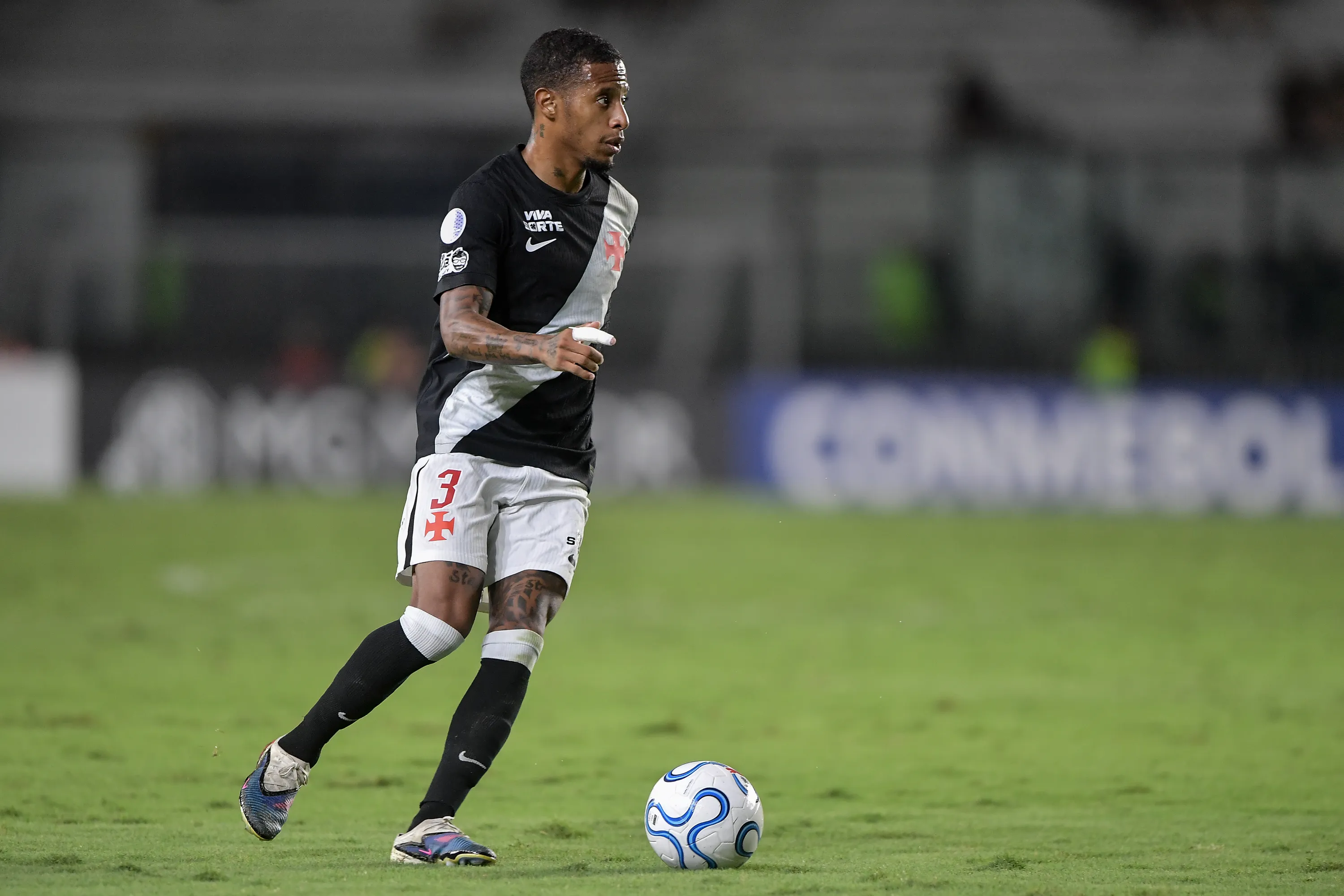 Tche Tche jogador do Vasco durante partida contra o Barracas Central no estadio Sao Januario pelo campeonato Copa Sul-Americana 2026. Foto: Thiago Ribeiro/AGIF