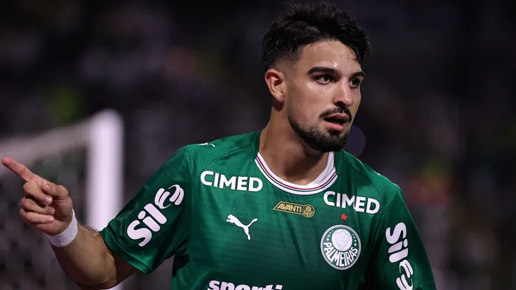 Flaco Lopez jogador do Palmeiras comemora seu gol durante partida contra o Mirassol no estadio Arena Barueri pelo campeonato Paulista 2026.