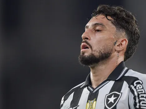 Grêmio avalia Alex Telles, lateral do Botafogo