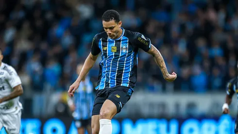 Viery em lance da partida entre Gremio e Santos disputada na noite deste sabado, na Arena do Gremio, em partida valida pela Campeonato Brasileiro 2026. FOTO: LUCAS UEBEL/GREMIO FBPA