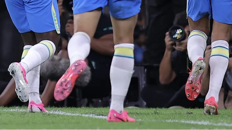 Chuteiras da seleção repercutem antes da Copa.