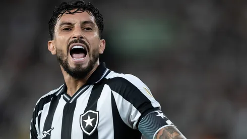 Botafogo nega que Alex Telles tenha recusado renovação