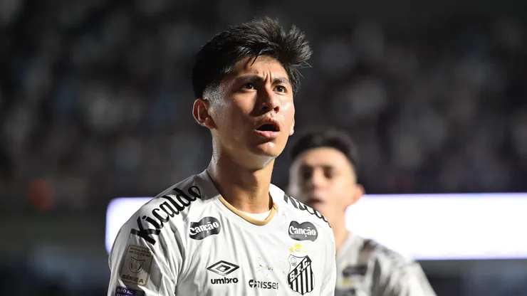 Miguelito renovou com o Santos.