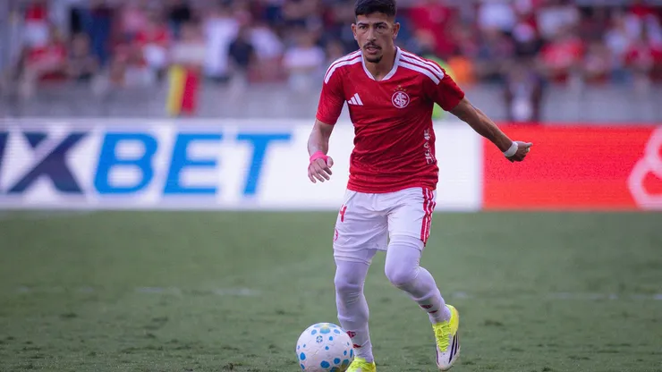 Alan Rodríguez, volante do Internacional. Foto: Maxi Franzoi/AGIF