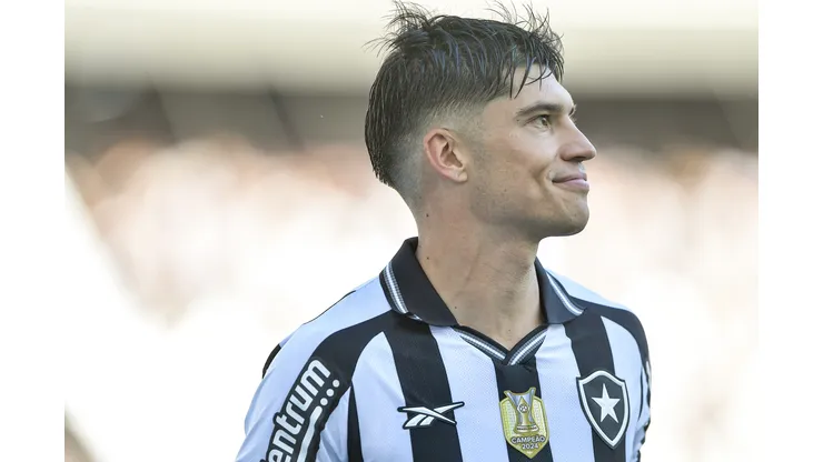 RJ - RIO DE JANEIRO - 26/10/2025 - BRASILEIRO A 2025, BOTAFOGO X SANTOS - Joaquin Correa jogador do Botafogo comemora seu gol durante partida contra o Santos no estadio Engenhao pelo campeonato Brasileiro A 2025. Foto: Thiago Ribeiro/AGIF