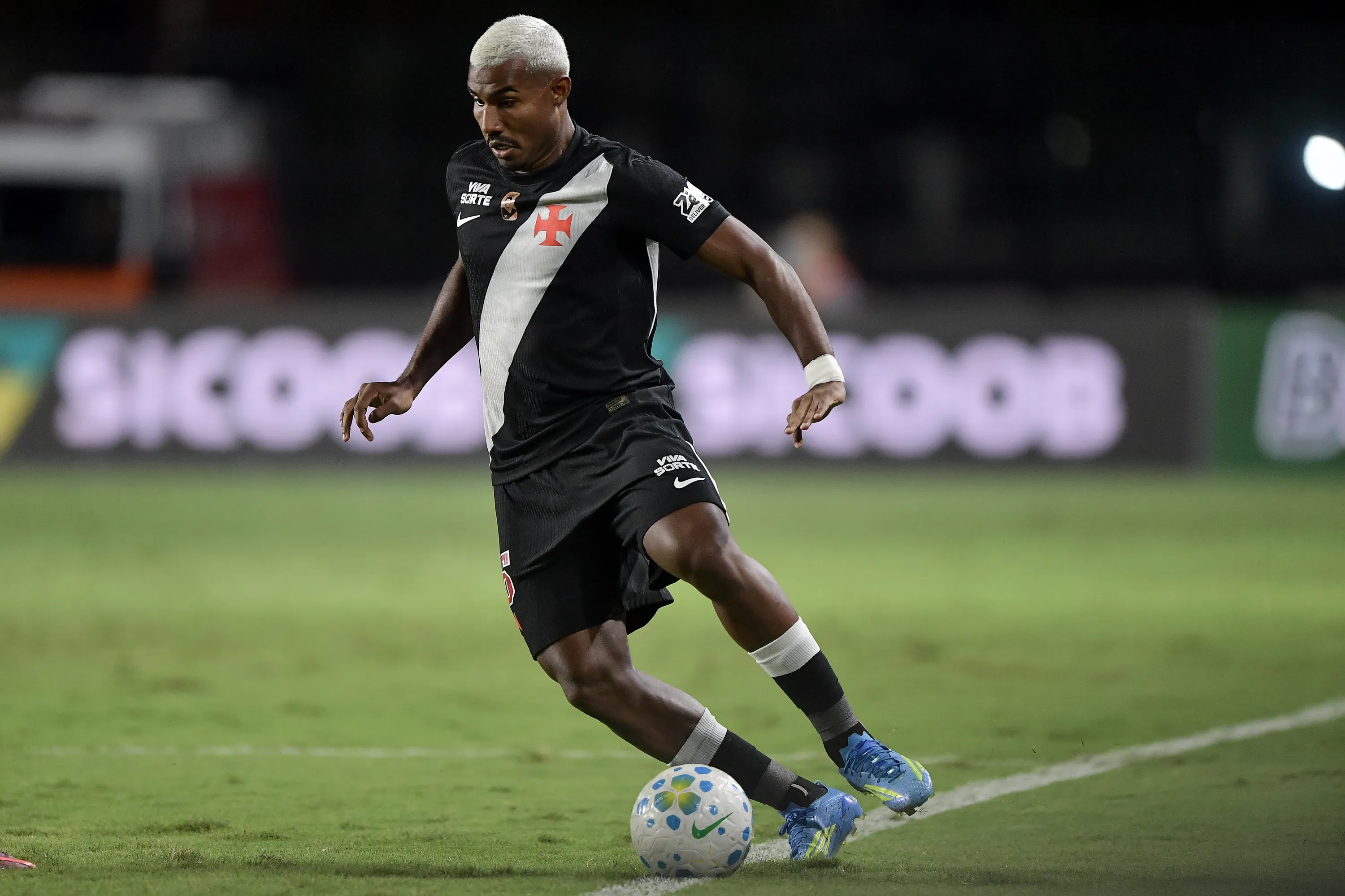 RJ – RIO DE JANEIRO – 24/05/2026 – BRASILEIRO A 2026, VASCO X BRAGANTINO – Cuiabano jogador do Vasco durante partida contra o Bragantino no estadio Sao Januario pelo campeonato Brasileiro A 2026. Foto: Thiago Ribeiro/AGIF
