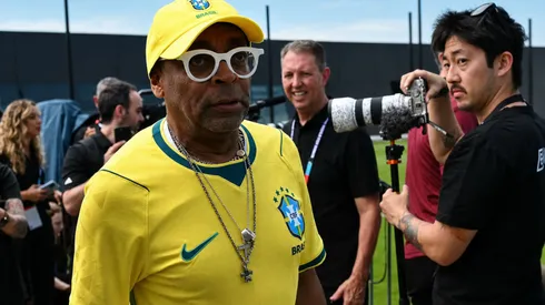 Spike Lee no treino da Seleção Brasileira. Foto: Mauro Pimentel/AFP