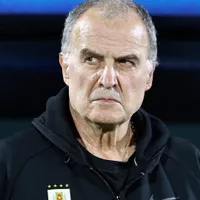 Bielsa quebra protocolo na chegada do Uruguai à Copa