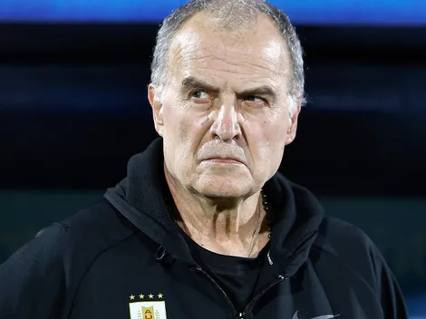 Bielsa quebra protocolo na chegada do Uruguai à Copa