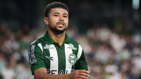 Lucas Ronier jogador do Coritiba durante partida contra o Amazonas no estadio Couto Pereira pelo campeonato Brasileiro B 2025.