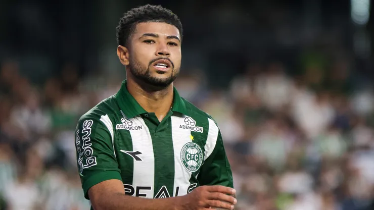 Lucas Ronier jogador do Coritiba durante partida contra o Amazonas no estadio Couto Pereira pelo campeonato Brasileiro B 2025.