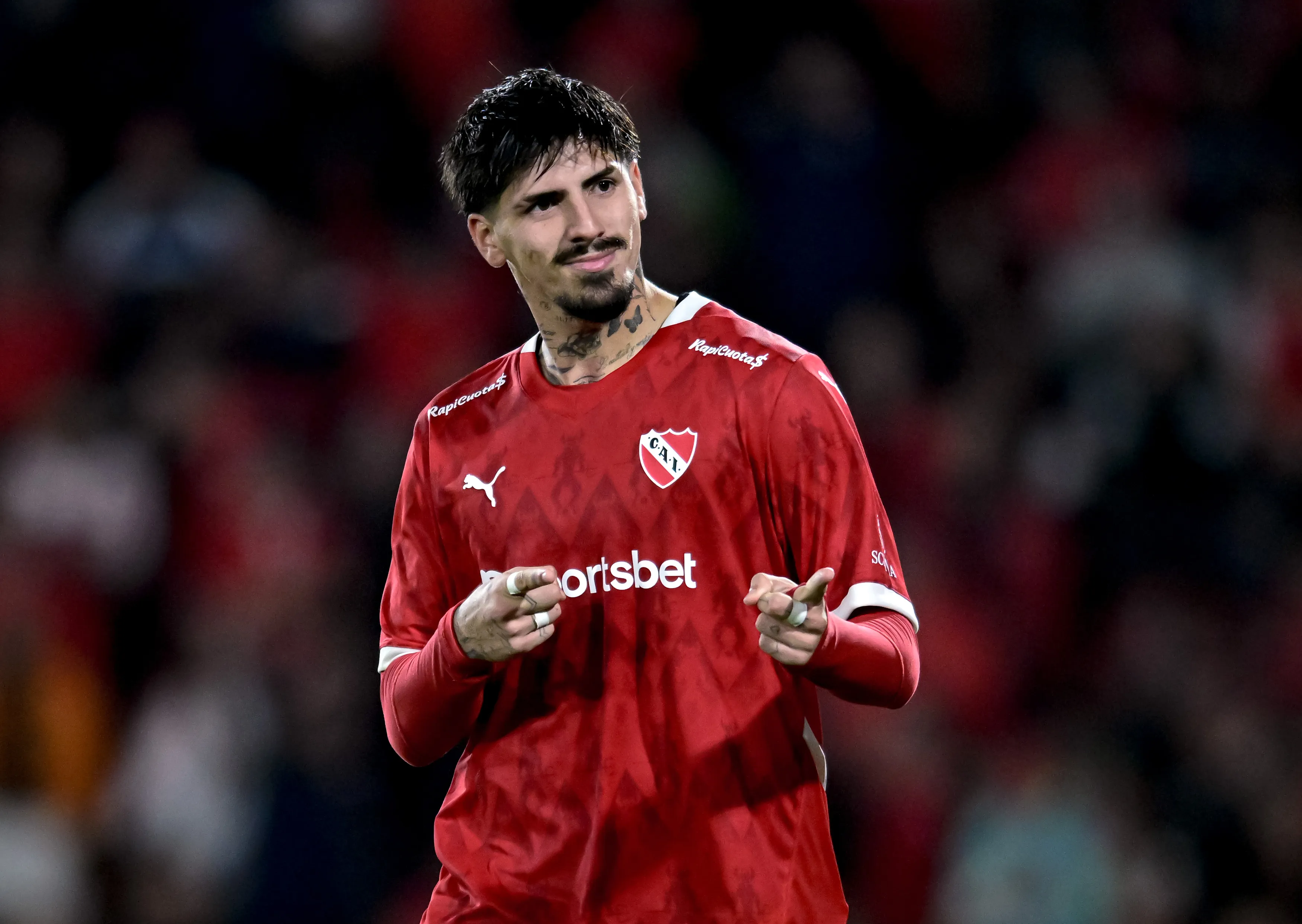 AVELLANEDA, ARGENTINA – MAY 24: Kevin Lomonaco of Independiente celebrates after scoring the team’s fourth penalty in the penalty shoot out during a Torneo Apertura Betano 2025 semifinal match between Independiente and Huracan at Estadio Libertadores de America – Ricardo Enrique Bochini on May 24, 2025 in Avellaneda, Argentina.  (Photo by Marcelo Endelli/Getty Images)