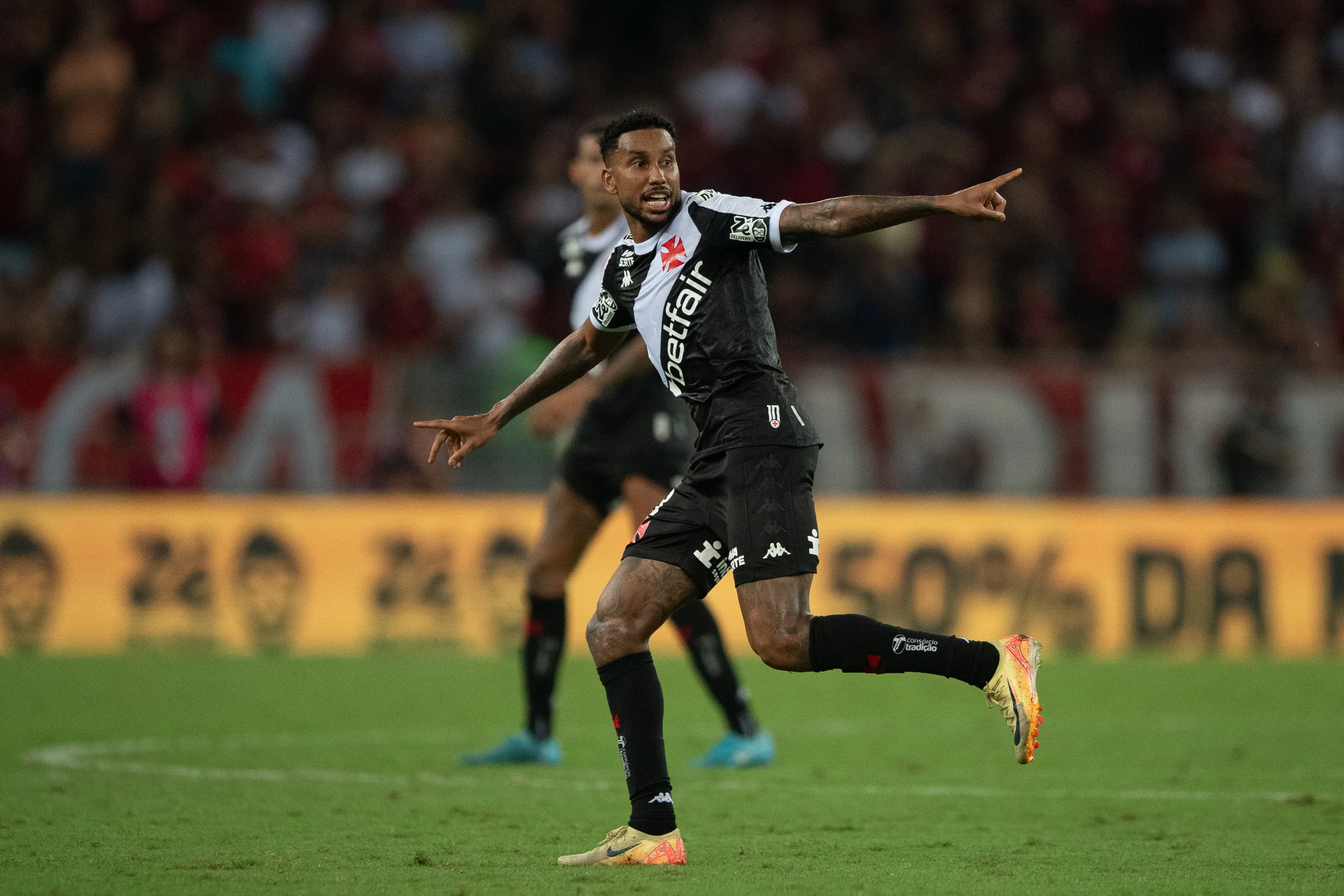 Jair atuando no Vasco em 2025 – Foto: Thiago Ribeiro/AGIF