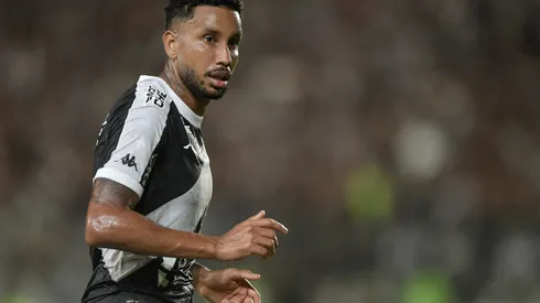 RJ – RIO DE JANEIRO – 31/05/2025 – BRASILEIRO A 2025, VASCO X BRAGANTINO – Jair jogador do Vasco durante partida contra o Bragantino no estadio Sao Januario pelo campeonato Brasileiro A 2025. Foto: Thiago Ribeiro/AGIF