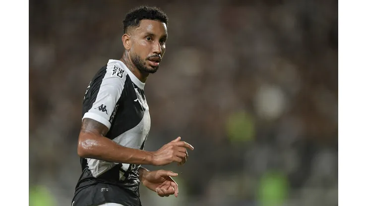 RJ - RIO DE JANEIRO - 31/05/2025 - BRASILEIRO A 2025, VASCO X BRAGANTINO - Jair jogador do Vasco durante partida contra o Bragantino no estadio Sao Januario pelo campeonato Brasileiro A 2025. Foto: Thiago Ribeiro/AGIF