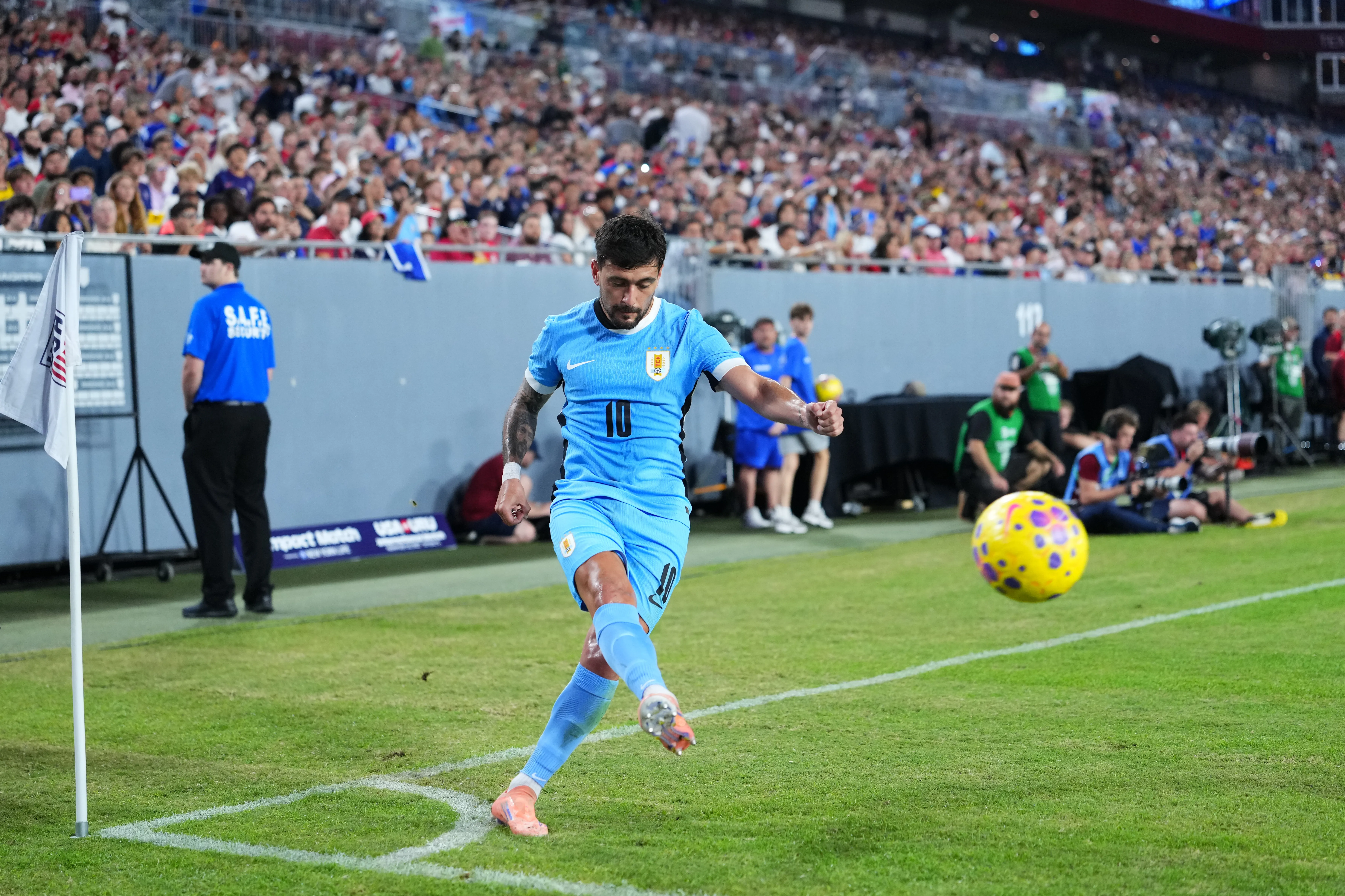 Arrascaeta atuando na Seleção do Uruguai – (Photo by Rich Storry/Getty Images)