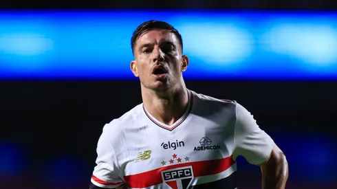 Cédric Soares pode deixar o São Paulo.