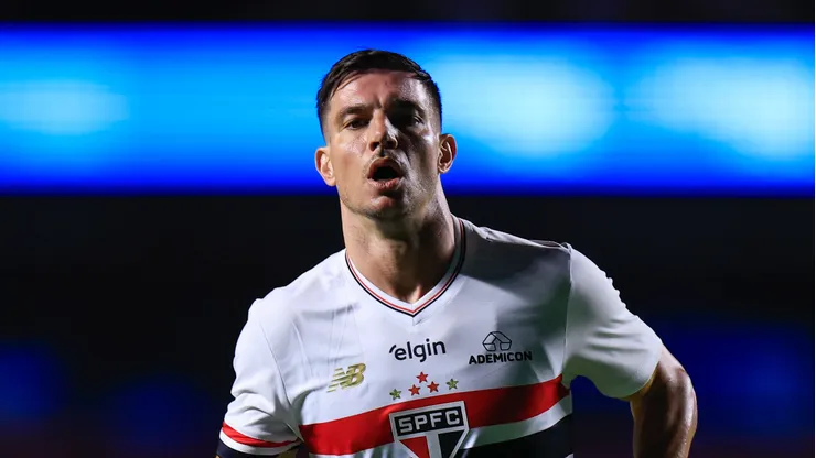Cédric Soares pode deixar o São Paulo.